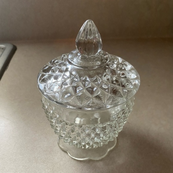 Vintage Anchor Hocking Wexford Footed Sugar Bowl with Lid 
I - Picture 1 of 4